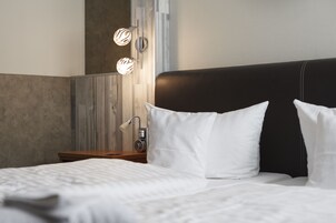 Escritorio, cortinas blackout, wifi gratis y ropa de cama 