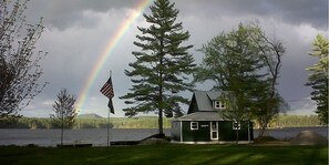 Cottage, meerdere bedden (Schoolhouse at Gilmore Camps on Kezar) | Uitzicht op het meer