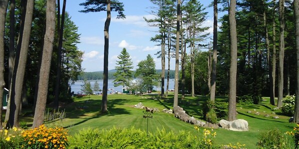 Cottage, meerdere bedden (Schoolhouse at Gilmore Camps on Kezar) | Uitzicht op het meer