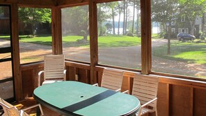 Cottage, letti multipli (Schoolhouse at Gilmore Camps on Kezar) | Vista dalla struttura