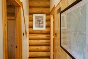 Chalet, Mehrere Betten (Beautiful Log Chalet Near Fernie, B.c) | Lobby-Lounge