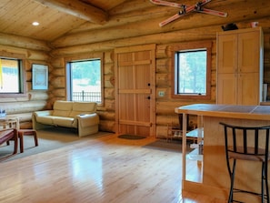 Chalet, Mehrere Betten (Beautiful Log Chalet Near Fernie, B.c) | Wohnbereich | Fernseher, Kamin, DVD-Player