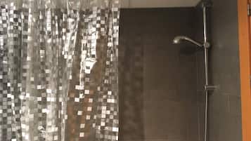 Combined shower/tub, hair dryer, bidet, towels