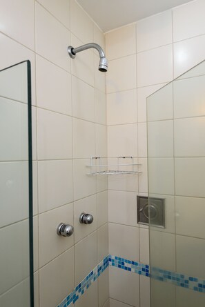 Shower, hair dryer, towels - Omar do Rio - BC808 (Rio de Janeiro)