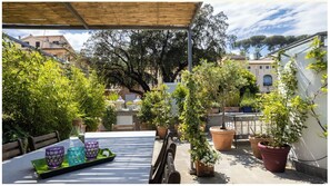 Outdoor dining - Skylight Penthouse with Terrace - Rome City Centre (Roma)