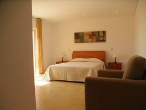 3 chambres, fer et planche à repasser, Wi-Fi, draps fournis