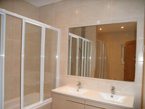 Combined shower/bathtub, jetted bath, hair dryer, bidet
