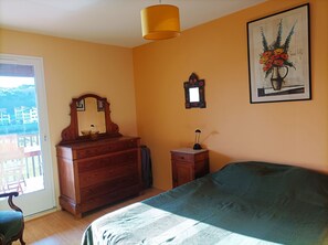 2 室のベッドルーム、アイロン / アイロン台、旅行用ベビーベッド、WiFi (無料)