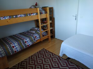 2 bedrooms, iron/ironing board, travel cot, free WiFi - SOCOA SAINT-JEAN-DE-LUZ, 5 mn de la plage, WIFI, Large terrace for meals (Urrugne)