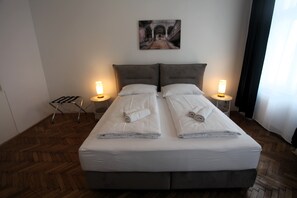 3 bedrooms, desk, iron/ironing board, travel cot