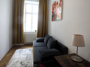 Fernseher, Bücher, Videothek