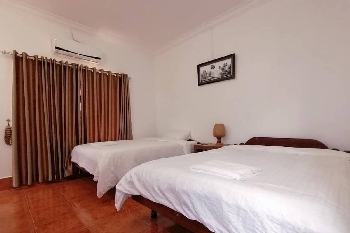 Desk, free WiFi, bed sheets
