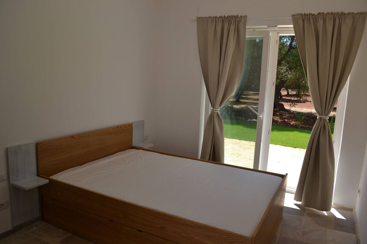 1 bedroom, cribs (free), WiFi (free), bed sheets