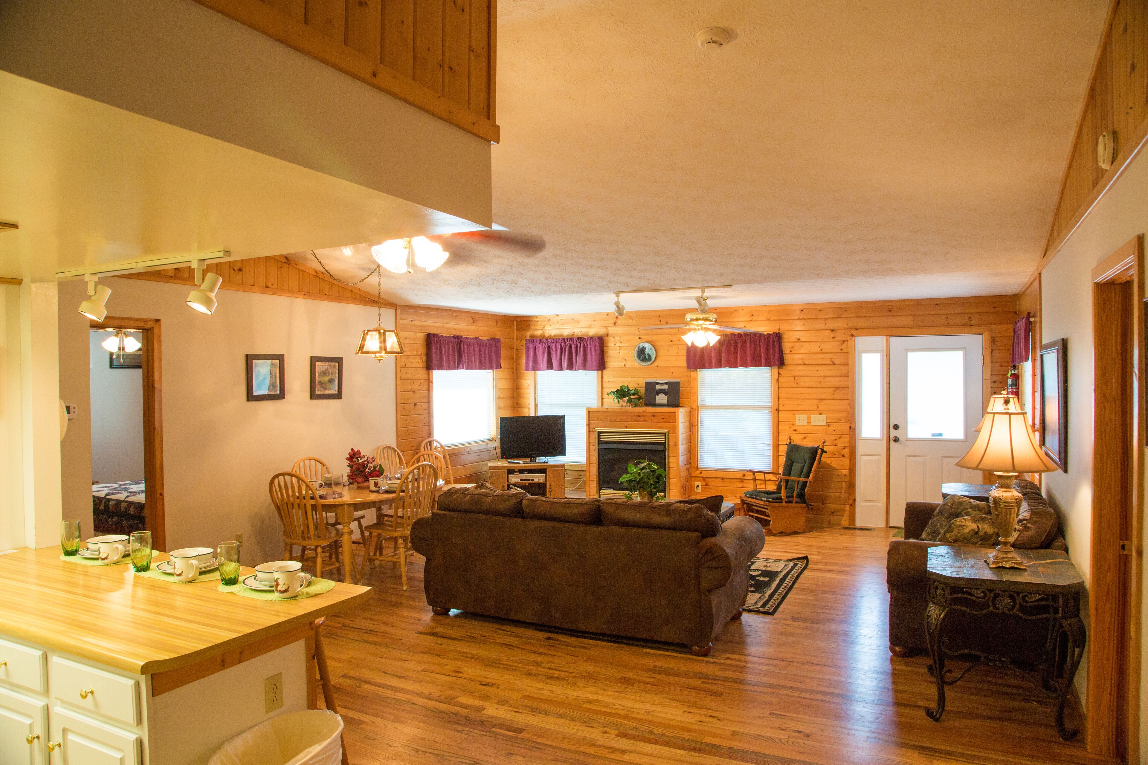 Mountain View - Level Parking - One Level