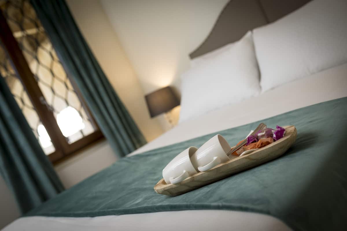 In-room safe, free WiFi, bed sheets