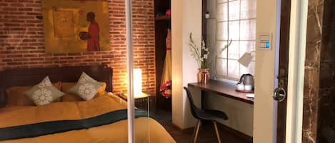 9 habitaciones, tabla de planchar con plancha y wifi