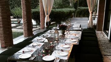 Free daily full breakfast