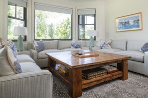 Televisie en een open haard