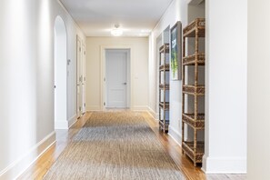 Interior - Modern Elegance: State-of-the-Art Luxury Retreat Near Colony Beach (Kennebunkport)