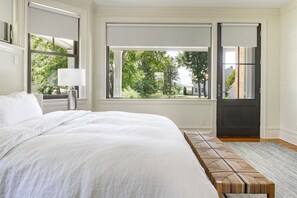 5 bedrooms, Internet, bed sheets - Modern Elegance: State-of-the-Art Luxury Retreat Near Colony Beach (Kennebunkport)