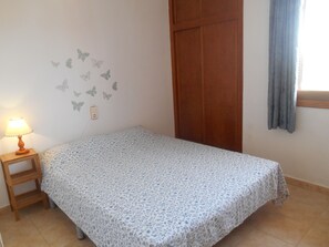 2 bedrooms, WiFi, bed sheets - cool apartment with wifi (Torrevieja)