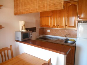 Fridge, microwave, oven, stovetop - cool apartment with wifi (Torrevieja)