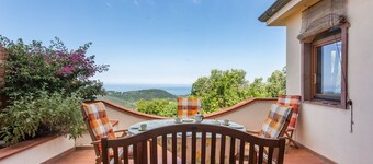 Unser Meerblickhaus bietet Platz auf 400 qm für 2-10 Personen