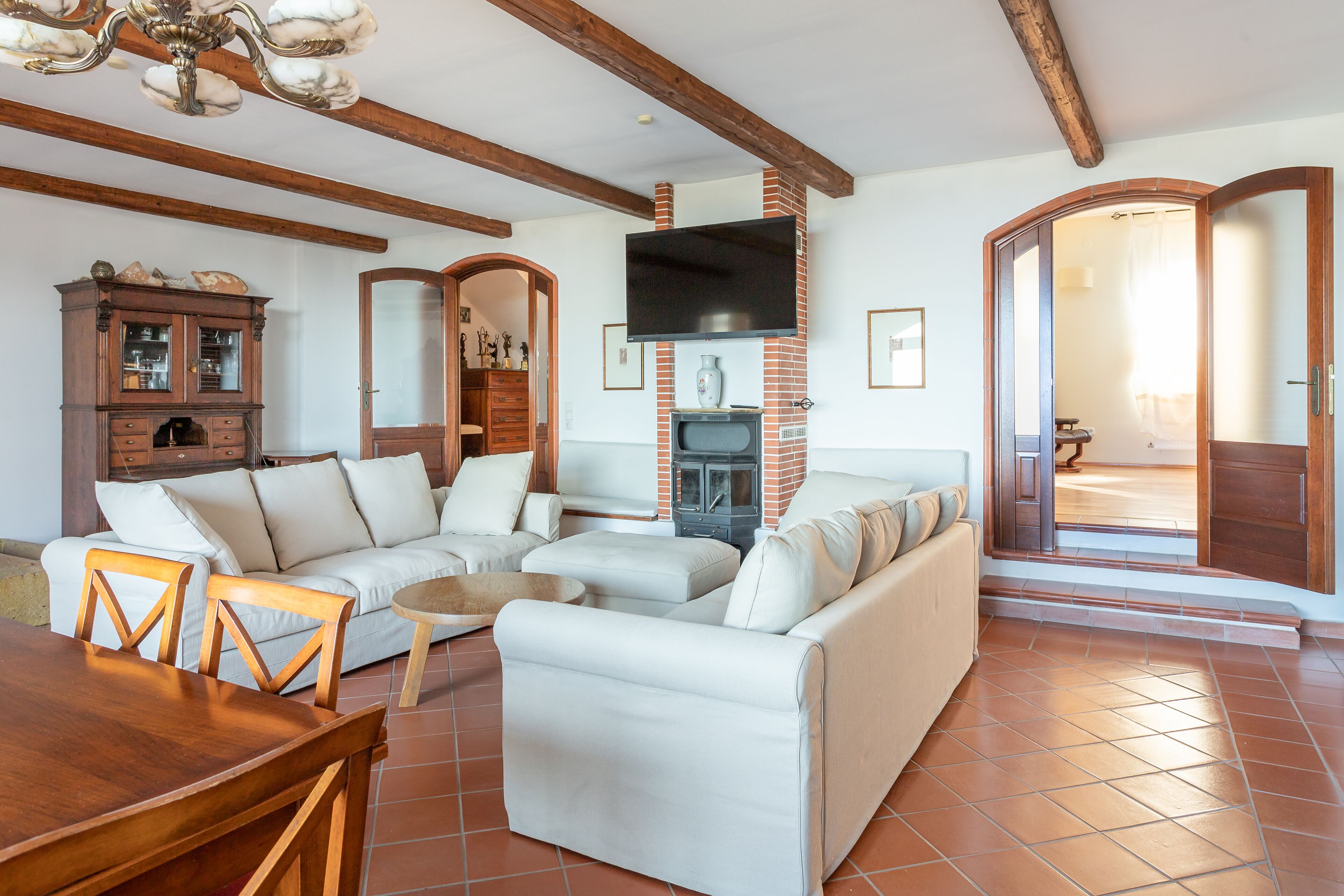 Our sea view house offers space on 400 square meters for 2-10 people