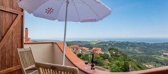 Unser Meerblickhaus bietet Platz auf 400 qm für 2-10 Personen