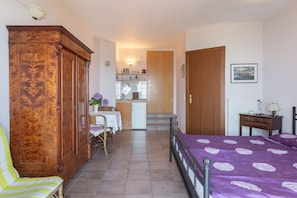5 habitaciones, tabla de planchar con plancha, cuna de viaje y wifi 