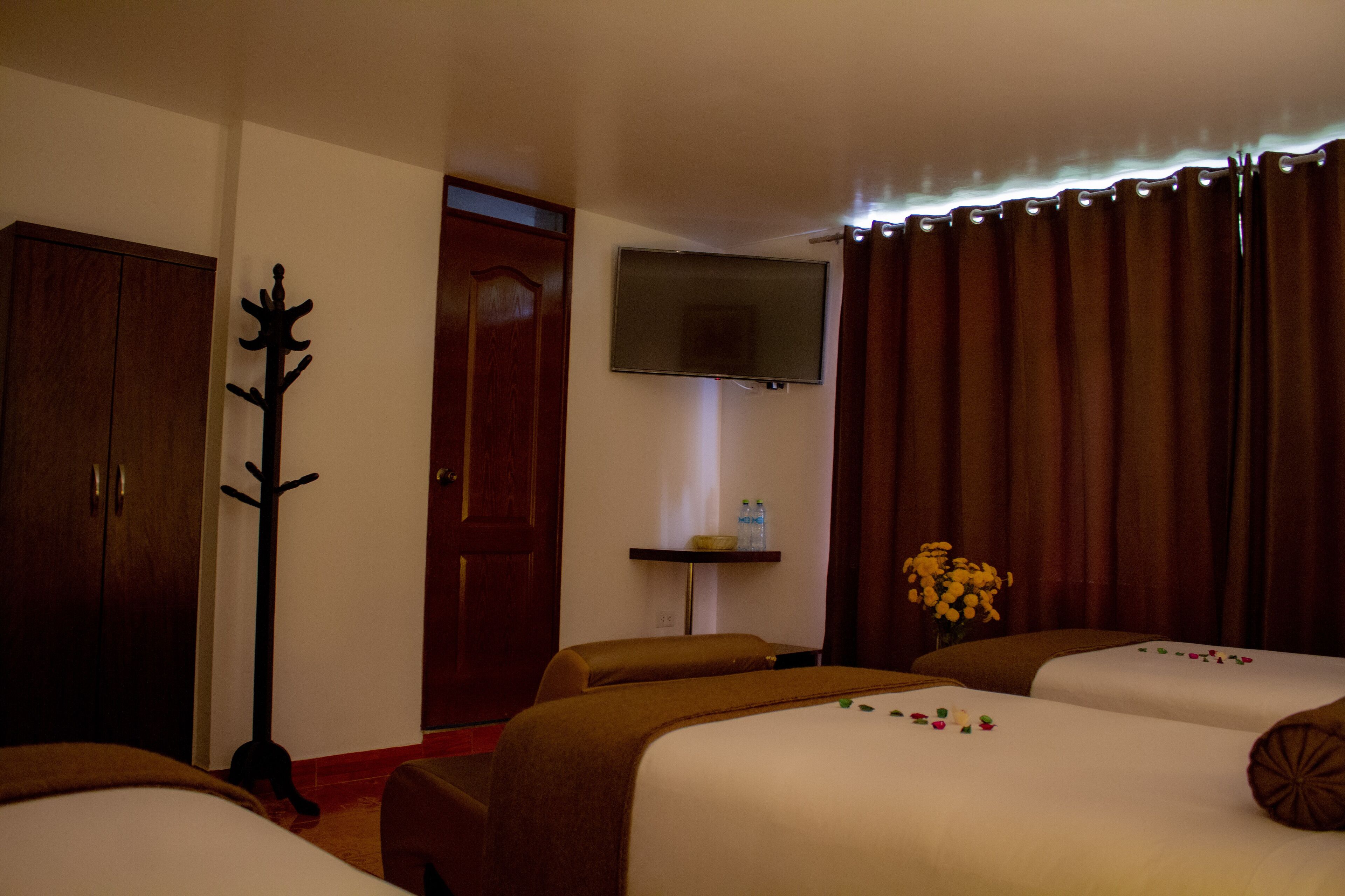 Tremannsrom – superior, 3 enkeltsenger, fjellutsikt | Sengetøy av topp kvalitet, safe på rommet og skrivebord