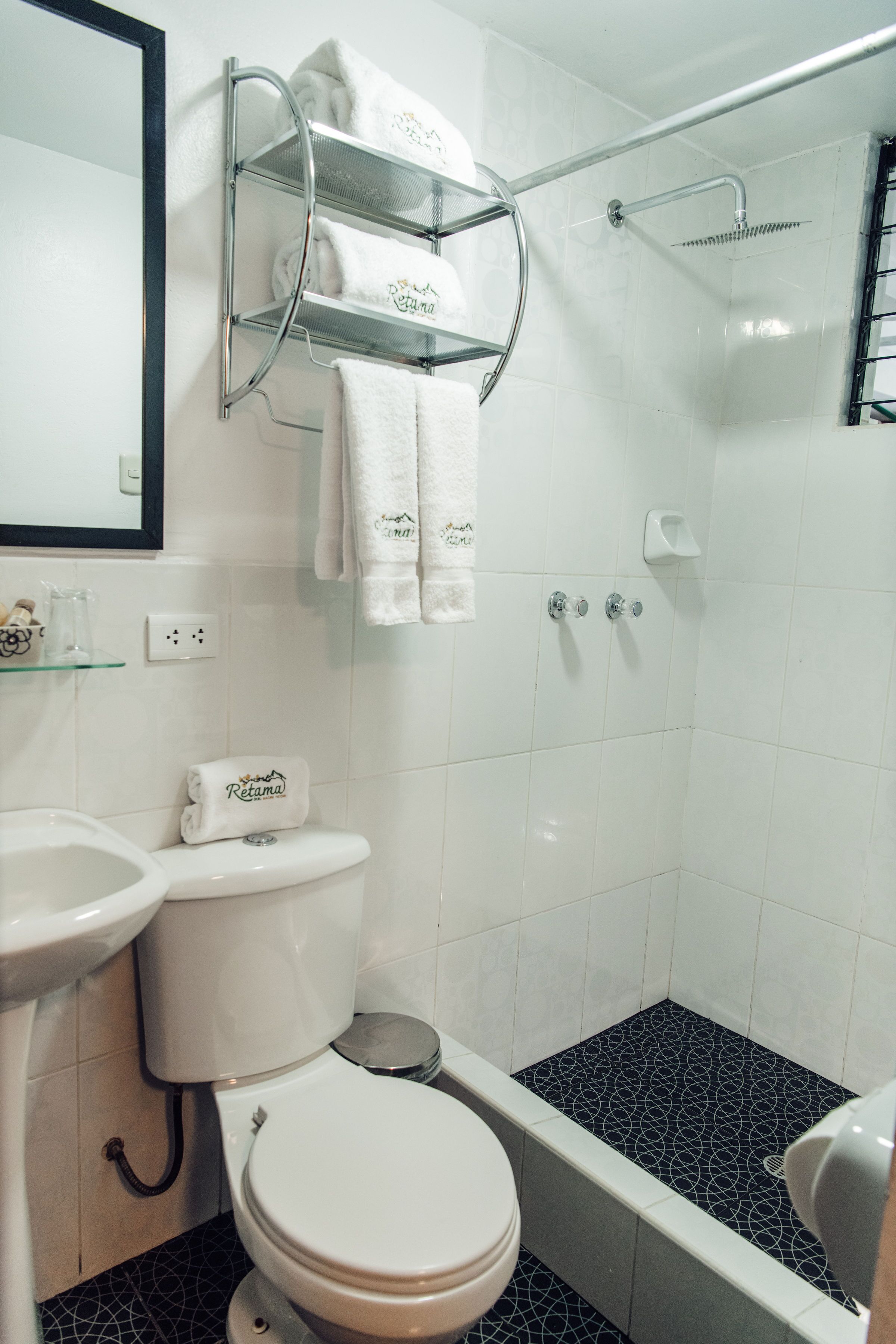 standard single room | bathroom | shower, free toiletries, towels