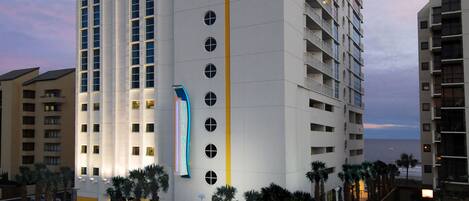 Façade de lâhĂ©bergement - soirĂ©e/nuit