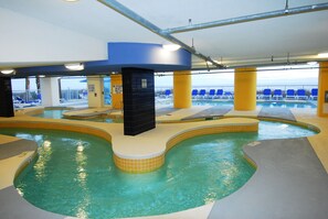 Outdoor pool, sun loungers - Seaside Resort (North Myrtle Beach)