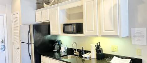 Fridge, microwave, oven, coffee/tea maker