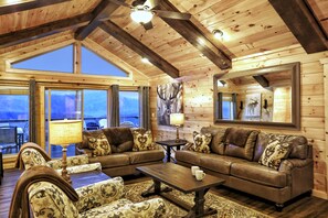 Fernseher, Kamin, Videospiele, DVD-Player