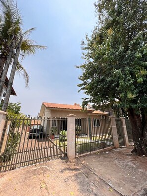 Exterior - Cozy house in the center of foz do iguaçu (Jardim Tarobá)