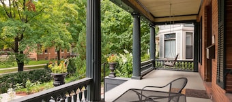 Twin Cities Historic HQ for Comfort, Privacy, Space, Walkable Location and Every Convenience