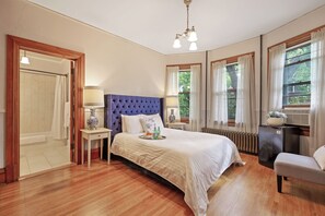 4 Schlafzimmer, BĂŒgeleisen/BĂŒgelbrett, WLAN, BettwĂ€sche