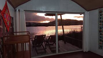 Didekorasi berbeda-beda, Wi-Fi gratis, dan seprai linen