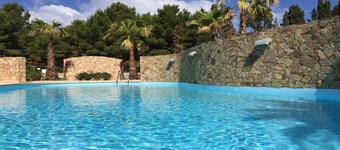 VILLA EN RESIDENCIA CON PISCINA