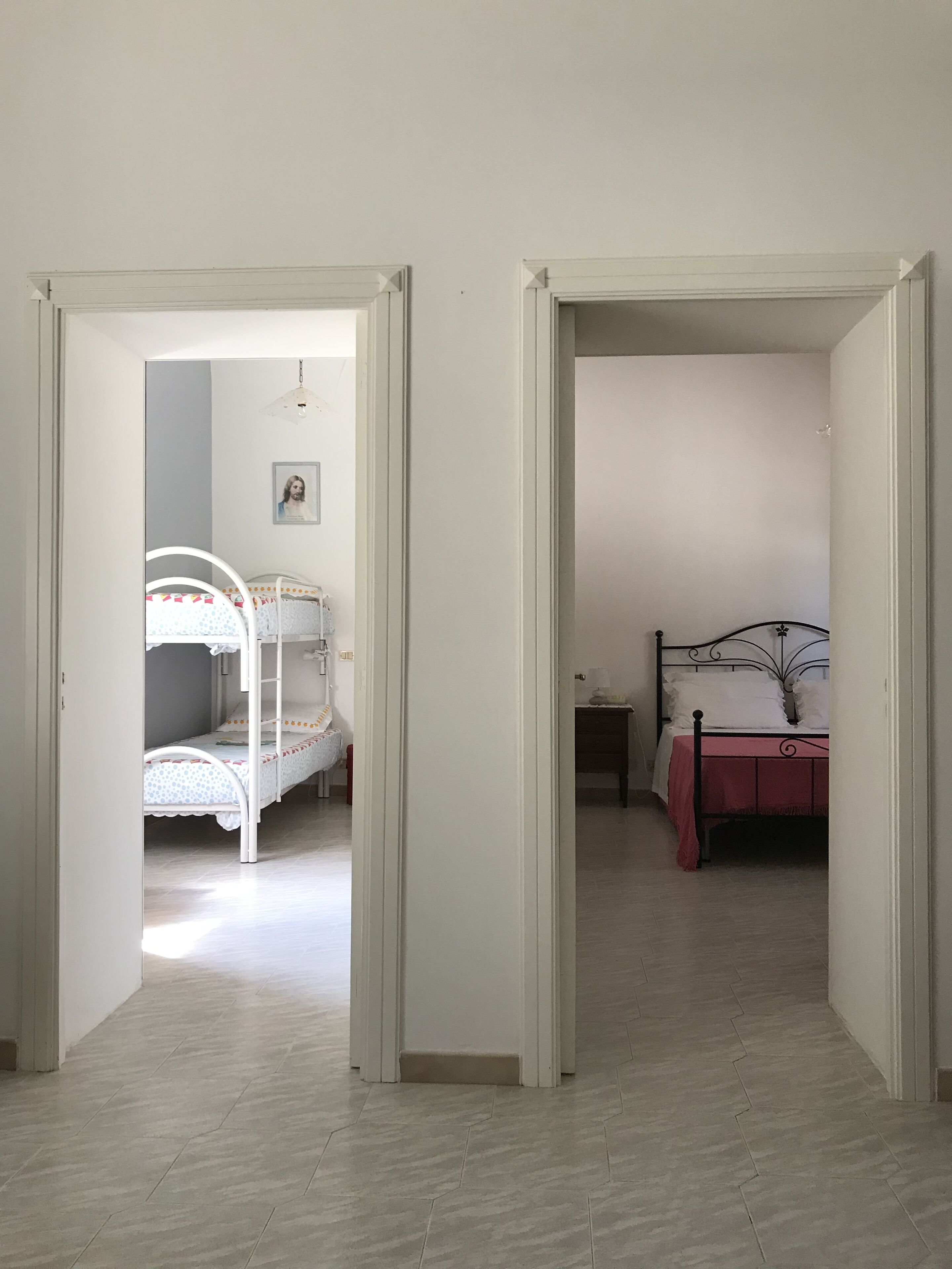 2 chambres, fer et planche à repasser, Wi-Fi gratuit, draps fournis