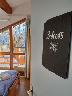 9 bedrooms, in-room safe, iron/ironing board, free WiFi