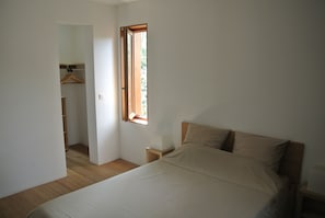 3 makuuhuonetta, vauvan matkasänky, ilmainen Wi-Fi, vuodevaatteet