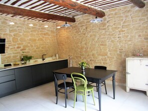 Dining - Stone house - medieval village South of France - commodities & services included (Castillon-du-Gard)