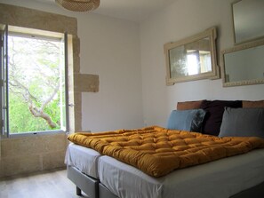 2 chambres, fer et planche à repasser, Wi-Fi gratuit, draps fournis