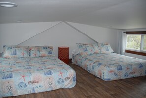 1 bedroom, WiFi, bed sheets - Maple Oak -Beautiful New Tiny Cottage - Perfect Family Getaway (Aransas Pass)