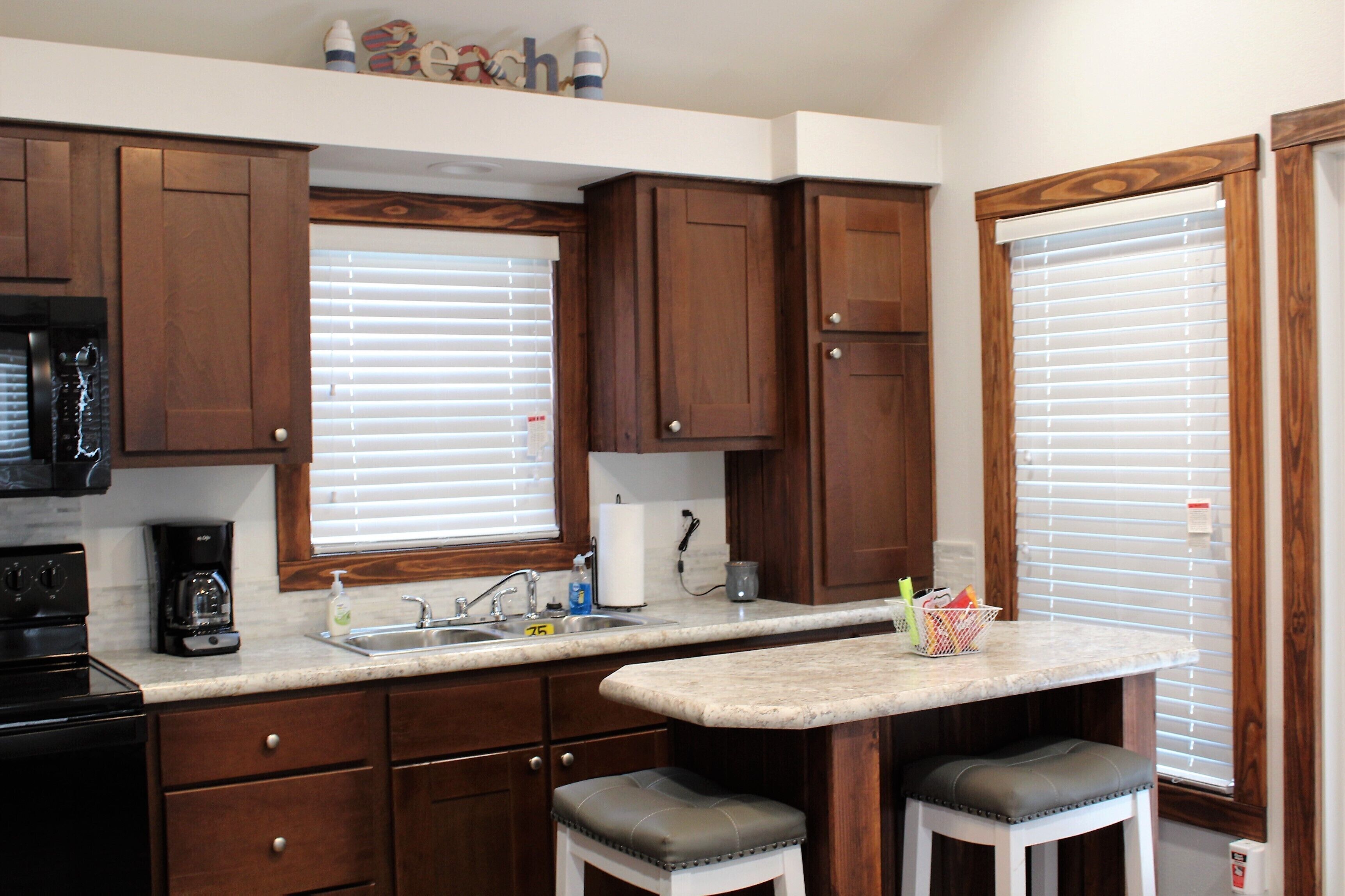 Maple Oak -Beautiful New Tiny Cottage - Perfect Family Getaway