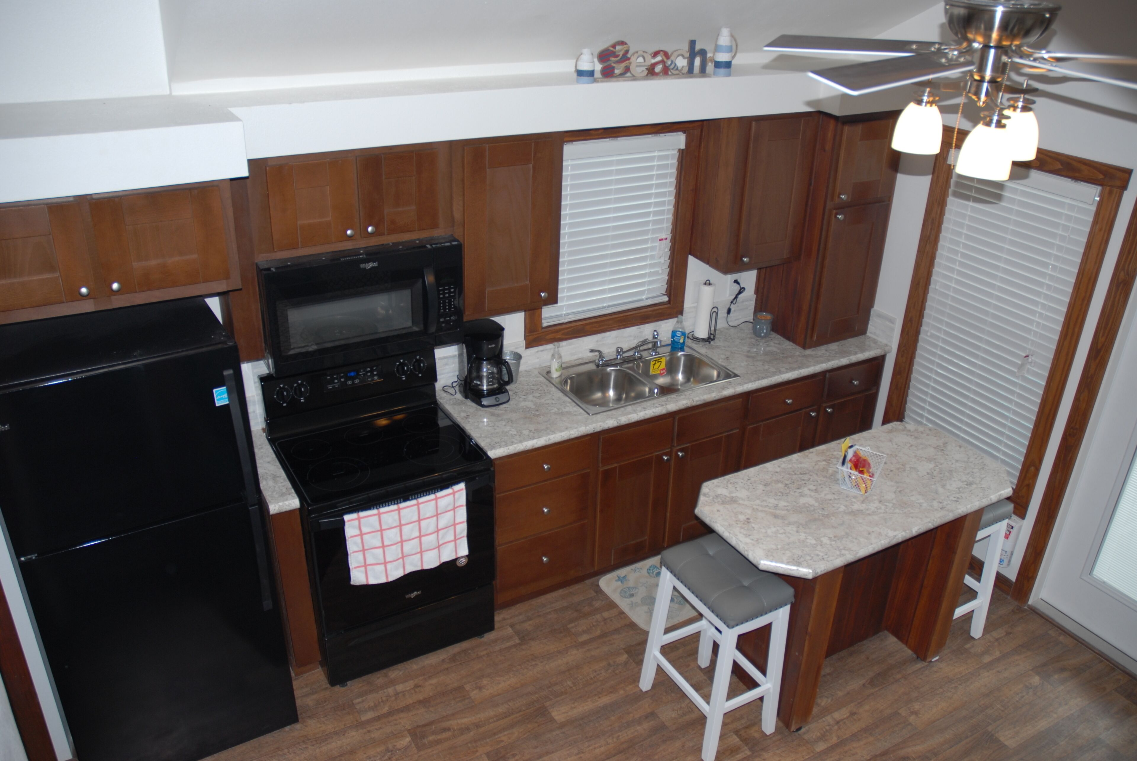 Maple Oak -Beautiful New Tiny Cottage - Perfect Family Getaway