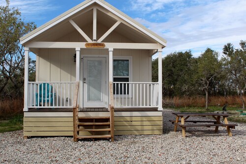 Maple Oak -Beautiful New Tiny Cottage - Perfect Family Getaway